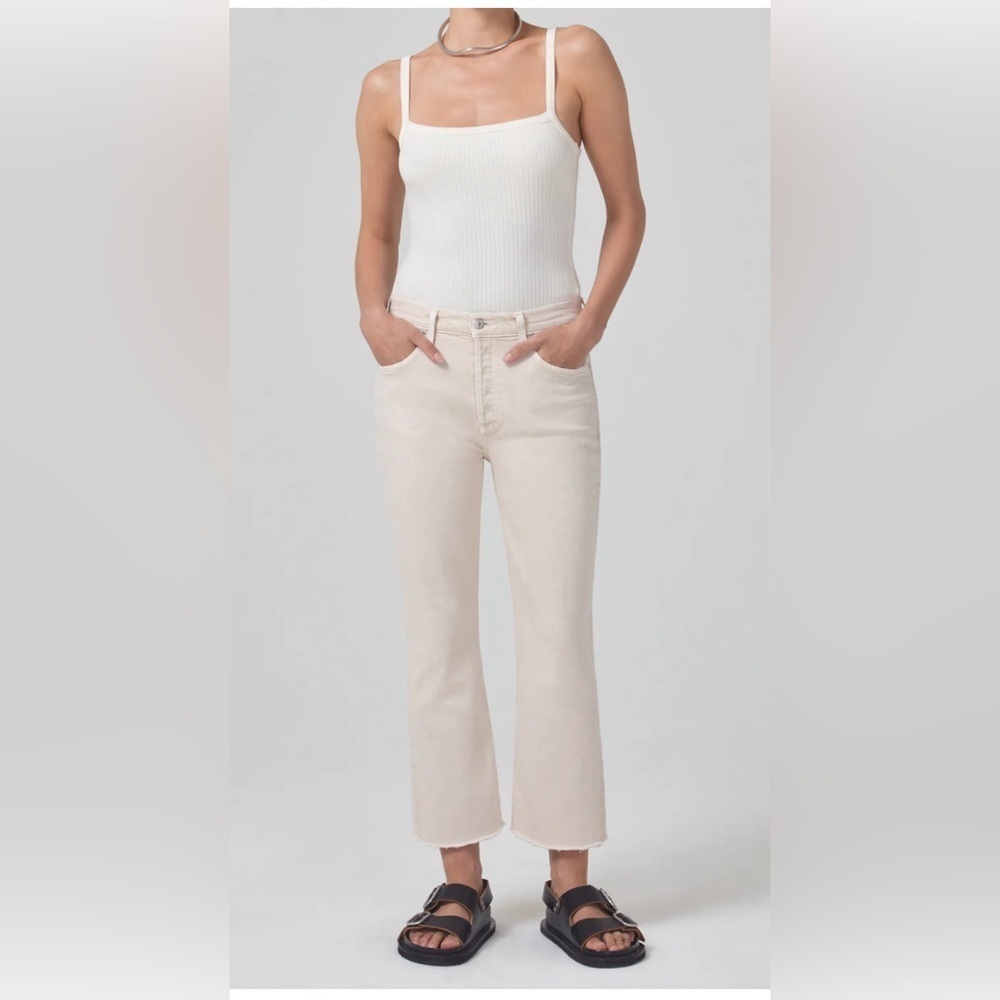 Citizens Of Humanity Isola Mid Rise Cropped Boot
In Almondette